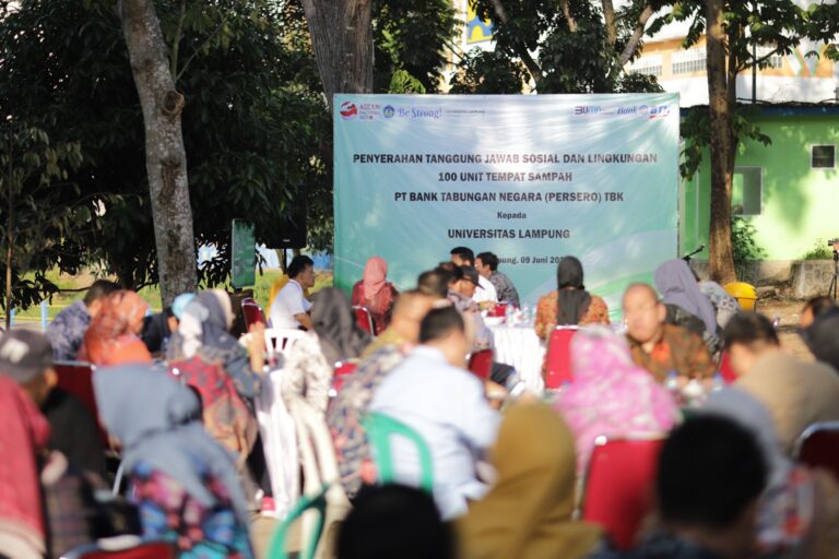 Unila Terima Hibah 100 Tempat Sampah dari Bank BTN