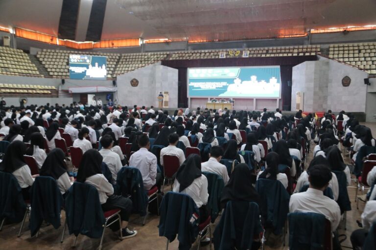 Unila Gelar Upacara Penyerahan Mahasiswa KKN