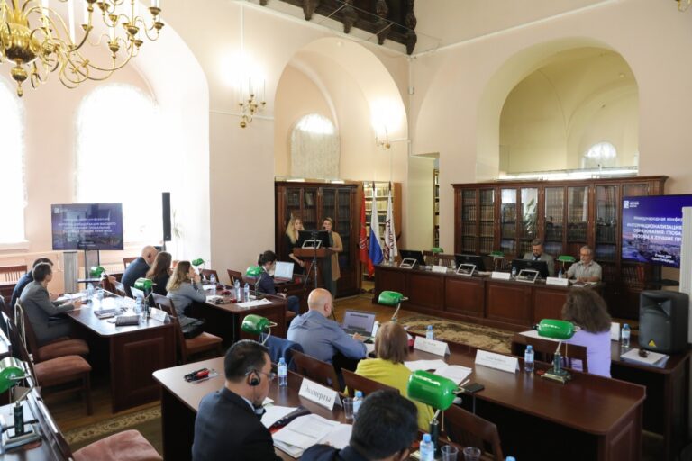 Warek PKTIK Jadi Pembicara Konferensi Internasional Bahas Internalisasi Pendidikan Tinggi dan Peningkatan Kerja Sama Antaruniversitas