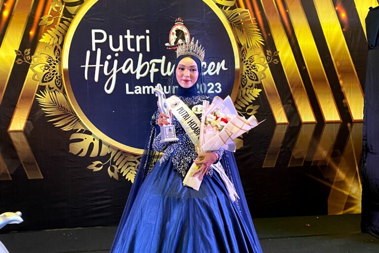 Mahasiswi FKIP Dinobatkan sebagai Putri Hijabfluencer Lampung 2023