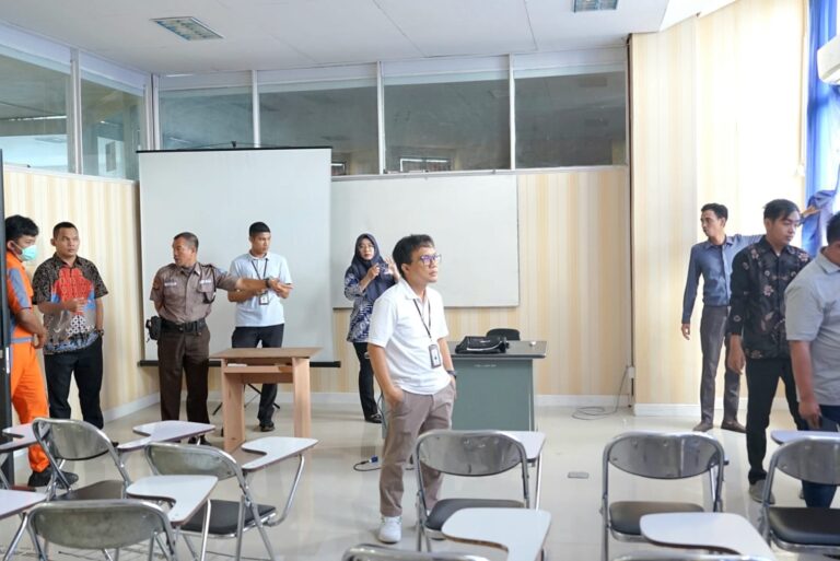 Wakil Rektor BUK Pantau Sejumlah Bangunan Kampus