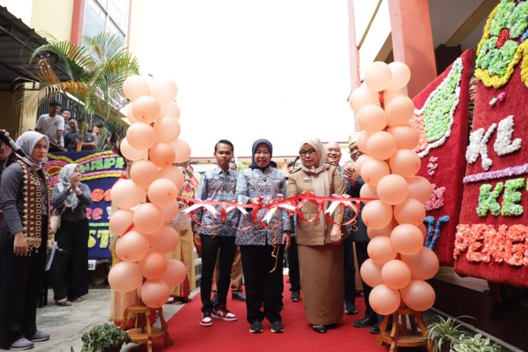 Peringati HUT ke-42 SMA YP Unila, Rektor Unila Beri Apresiasi