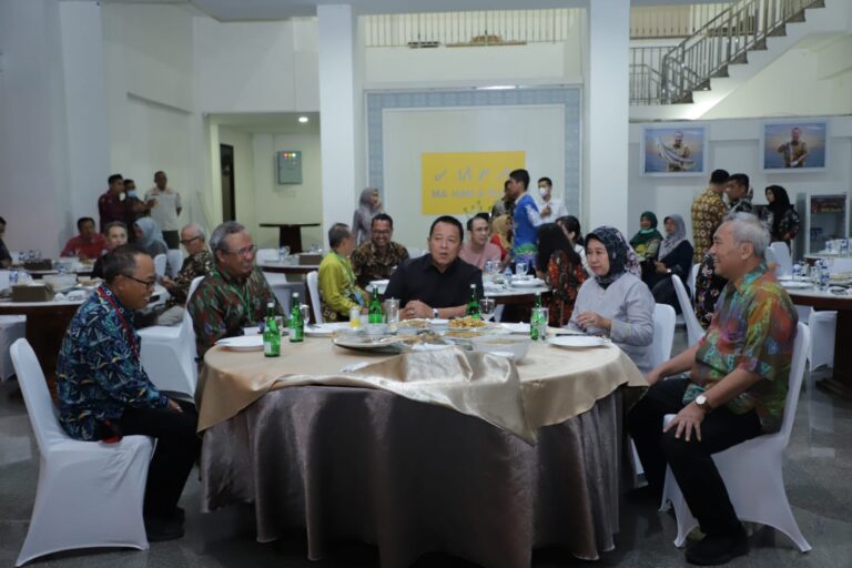 Rektor Hadiri Gala Dinner Sambut Peserta Seminar Ilmiah dan Kongres ke-27 PFI