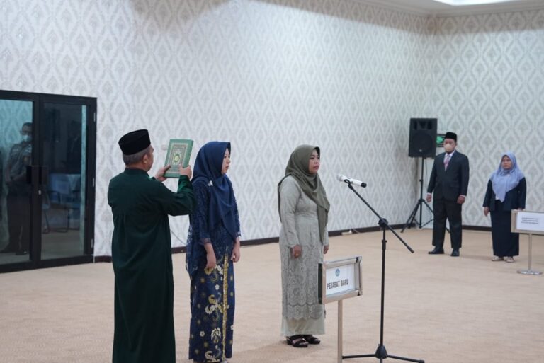 Rektor Lantik Dua Pejabat Fungsional Baru Dukung Kemajuan Universitas