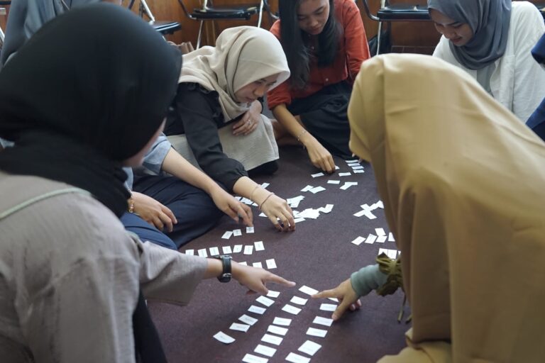 UPT Bahasa Gelar Kursus English Conversation Club (ECC) untuk Mahasiswa