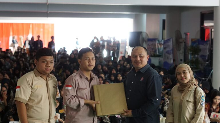 Sambut Mahasiswa baru FEB Unila Beri Kesadaran Tentang Literasi Keuangan