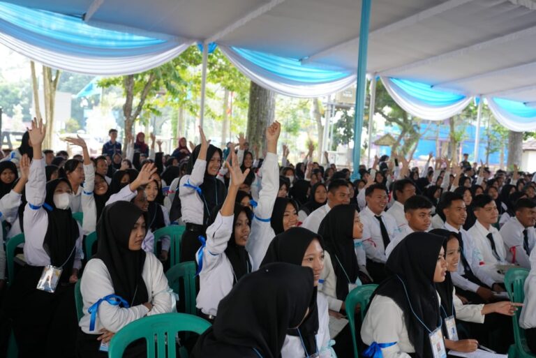 Penandatanganan Pakta Integritas dalam PKKMB FMIPA Unila