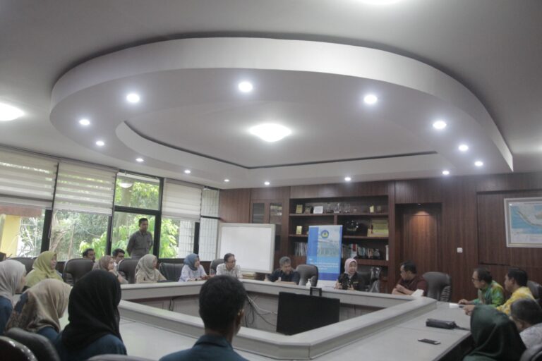 Rektor Unila Lepas Enam Mahasiswa FKIP Unila Ikuti Sea Teacher