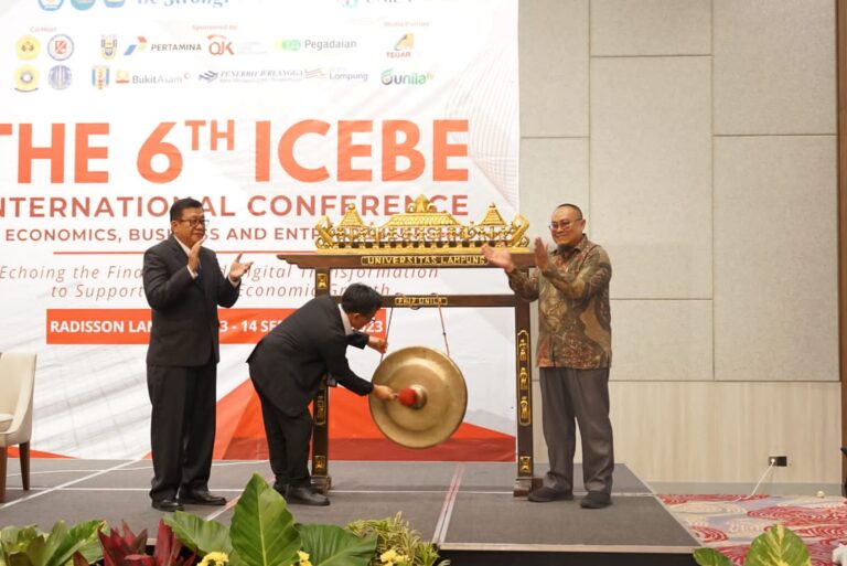 FEB Gelar ICEBE Bahas Inovasi dan Teknologi Keuangan