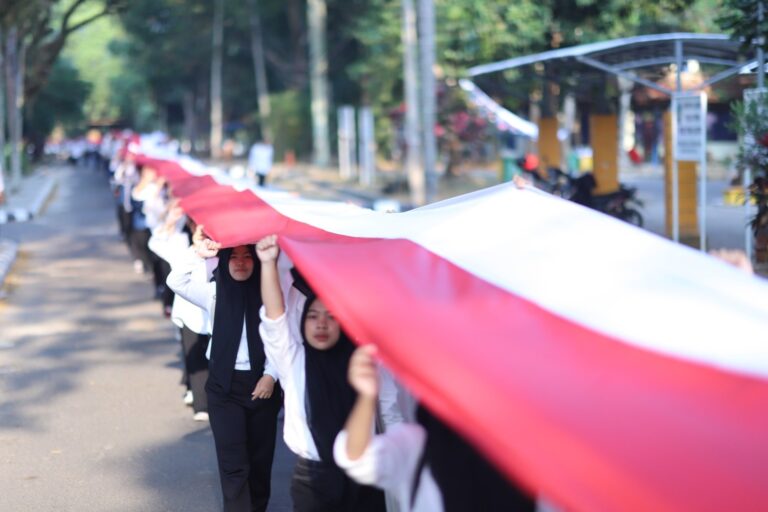 Kirab Bendera Merah Putih Unila Wujud Cinta Tanah Air dan Bangsa