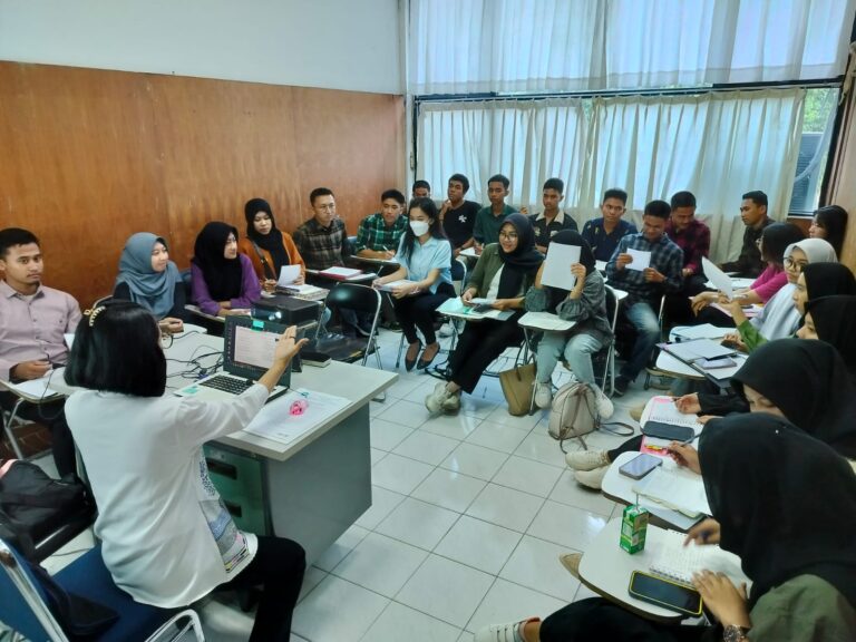UPT Bahasa Gelar Kelas Matrikulasi-Ekstrakurikuler Bahasa Inggris