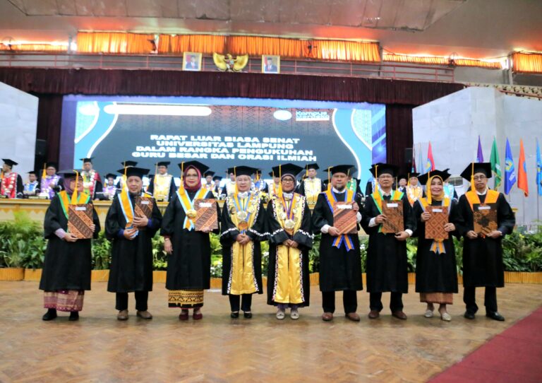 Unila Kukuhkan Tujuh Guru Besar Baru