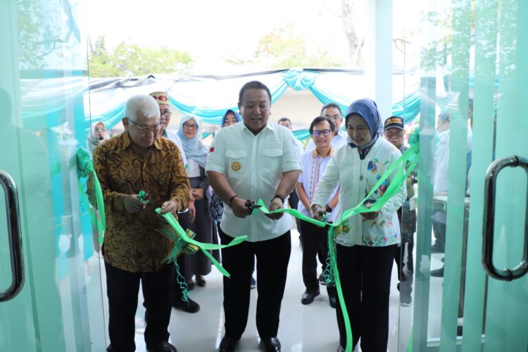 Pusat Kajian Cassava, Kelapa Sawit, Tebu, Kopi, Lada, dan Kakao Unila Diresmikan