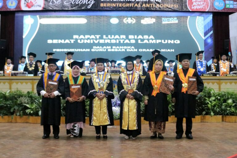 Kukuhkan Empat Guru Besar, Unila Dorong Potensi Akademisi