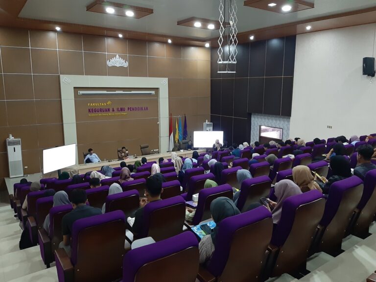 UPT Bahasa Gelar Lokakarya Pelatihan Menulis di Industri Kreatif untuk Mahasiswa