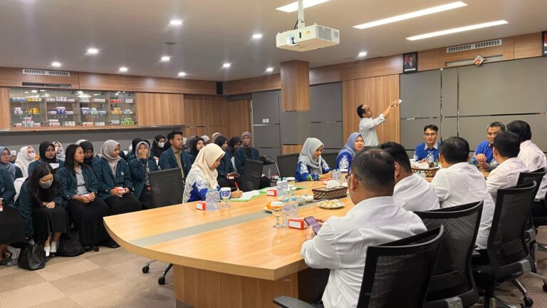 KKL Jurusan Farmasi FK Kunjungi PT Dexa Medica Plant Palembang