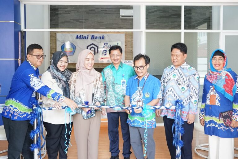 Unila Terima TJSL Berupa Bank Mini dari Bank BTN