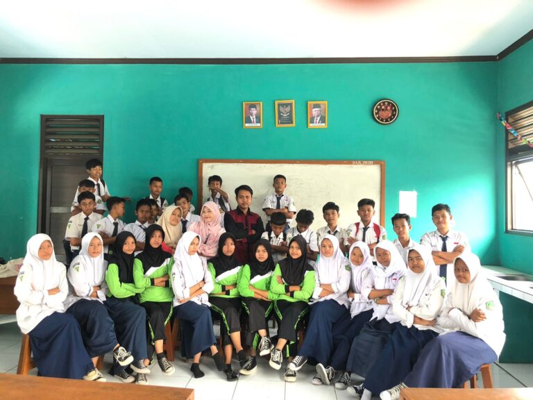 Indah Tingkatkan Antusiasme Belajar Siswa SMP Lewat Program Kampus Mengajar