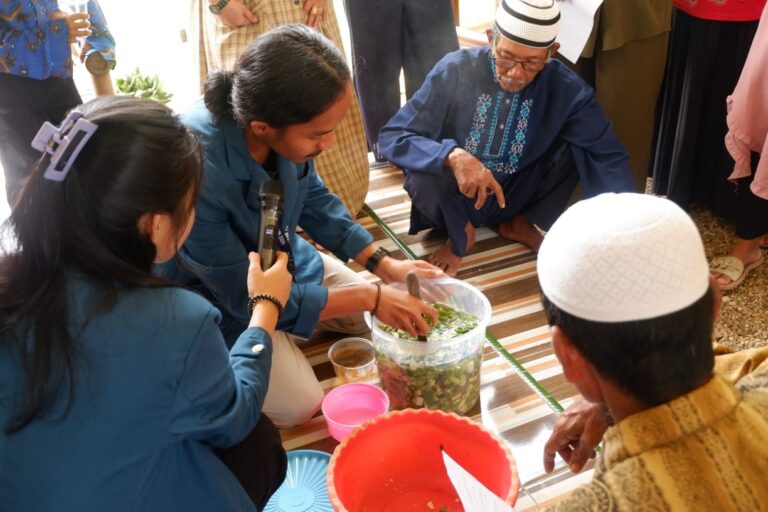 Komoditi Lokal Melimpah, KKN Unila Manfaatkan Hasil Tani Jagung 
