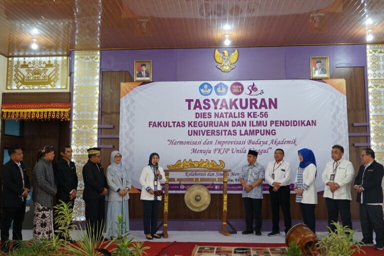 Tasyakuran dan Potong Tumpeng Awali Rangkaian Dies Natalis ke-56 FKIP Unila