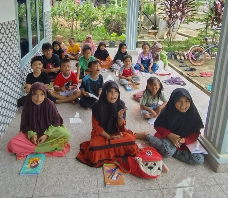 Bimbel Mahasiswa KKN Unila Tingkatkan Kualitas Belajar Siswa di Mesir Ilir