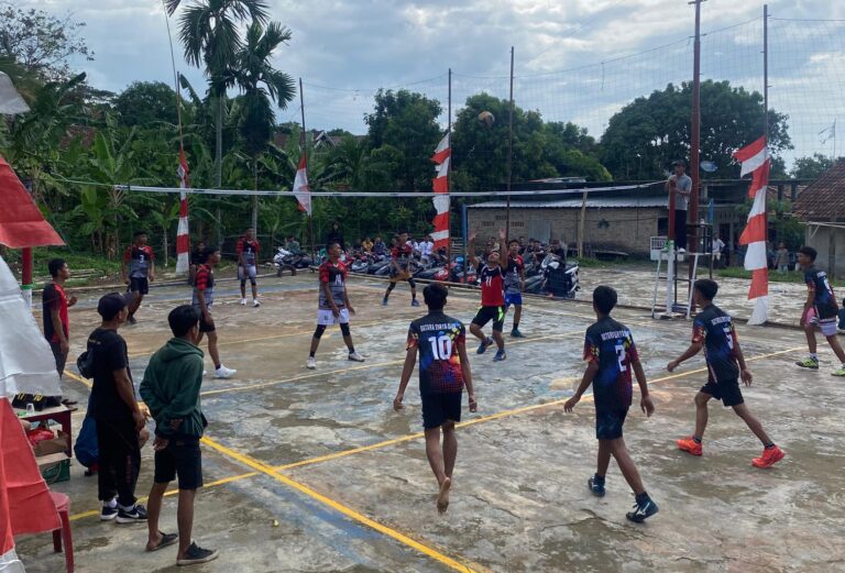 Turnamen Voli Limbung: Kolaborasi Mahasiswa KKN Wujudkan Kebersamaan dan Minat Olah Raga