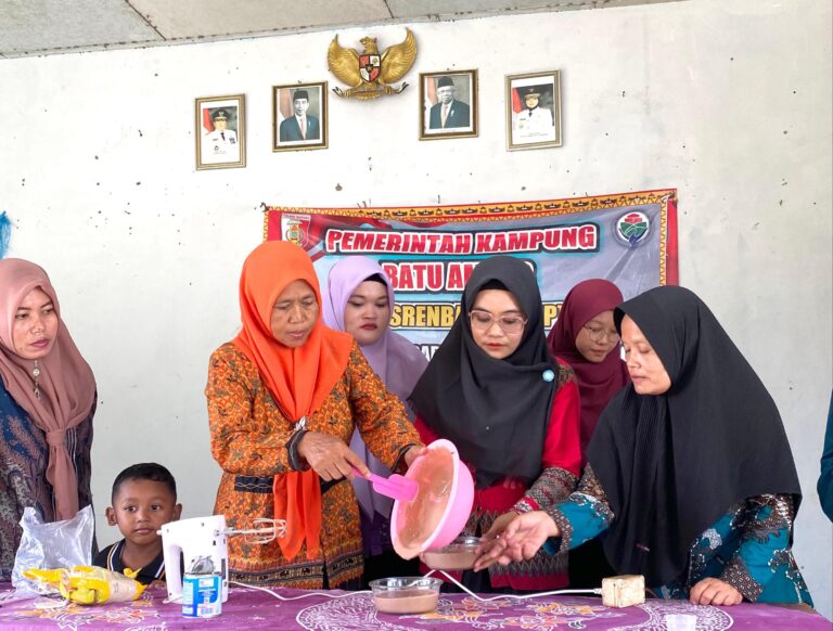 Mahasiswa KKN Adakan Pelatihan Pembuatan Ice Cream bersama Anggota TP-PKK 