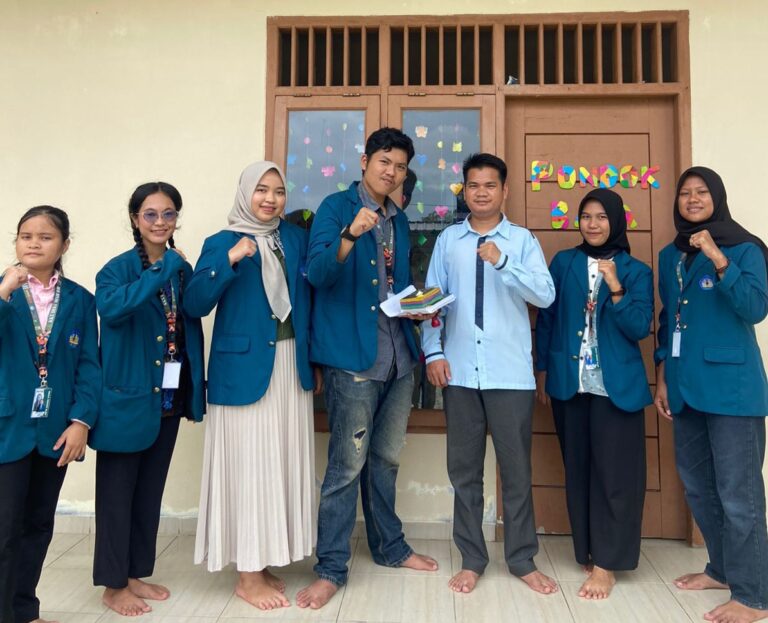 Tingkatkan Pembangunan SDM, Mahasiswa KKN Bangun Pondok Baca untuk Masyarakat Desa Mesir Ilir