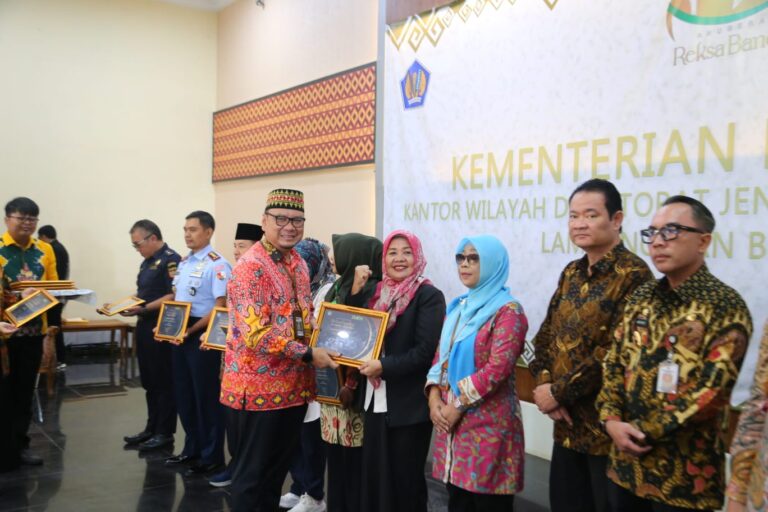 Unila Peringkat 1 Kategori PNBP BLU dalam Anugerah Reksa Bandha
