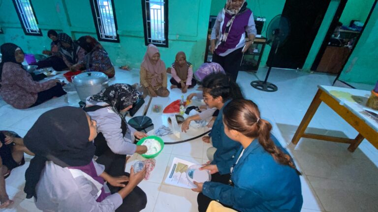 Mahasiswa KKN Gelar Program Inovatif Kripik Daun Singkong di Kampung Marga Jaya