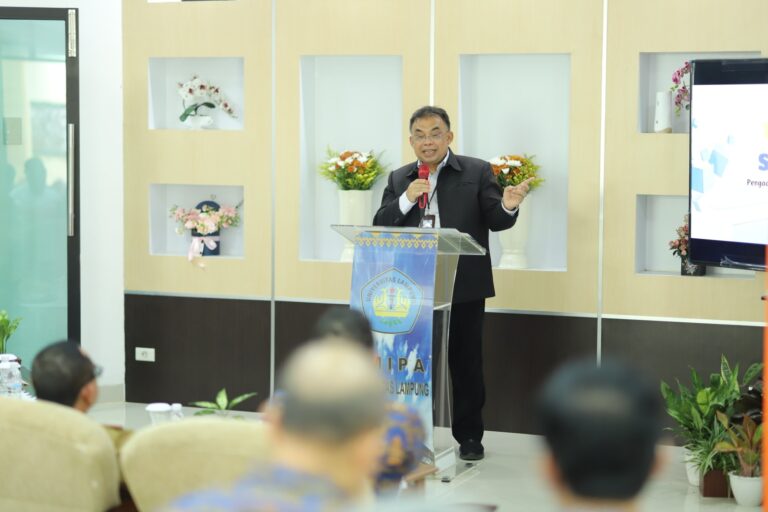 Pemerintah Provinsi Lampung Hibahkan Meja Laboratorium Berstandar Internasional ke Universitas Lampung