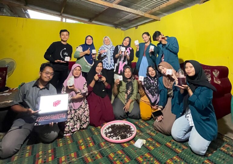 Mahasiswa KKN Unila Periode 1 2024 Kembangkan Teh Bunga Rosela