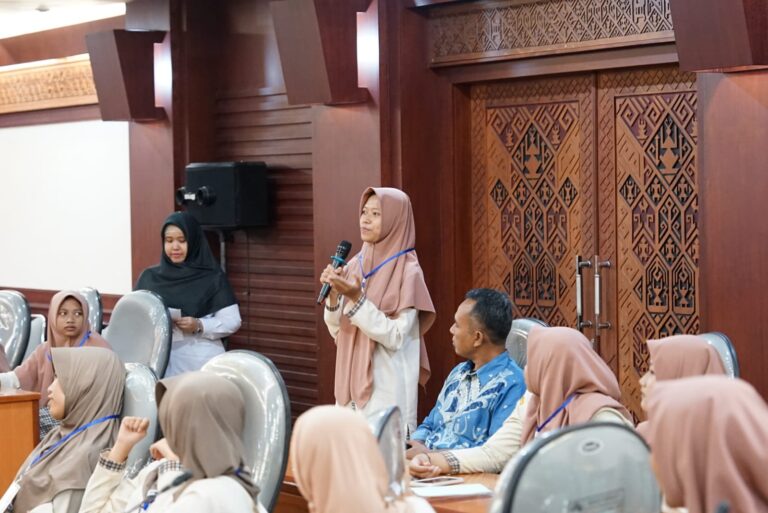 Rombongan Siswa dan Guru SMA Muhammadiyah 1 Metro Kunjungi Unila