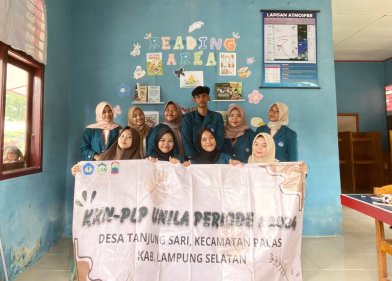 Tingkatkan Minat Baca Siswa, Mahasiswa KKN Unila Manfaatkan Ruang Terbengkalai menjadi Ruang Baca
