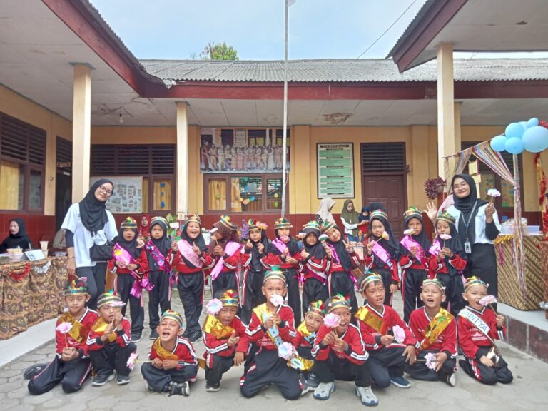 Market Day dan Gelar Karya untuk Siswa Sekolah Dasar Oleh Mahasiswa KKN Unila