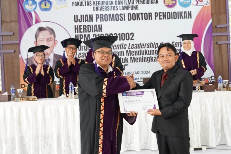 FKIP Gelar Ujian Terbuka Promosi Doktor Pendidikan: Herdian Raih Gelar Doktor Predikat Cumlaude