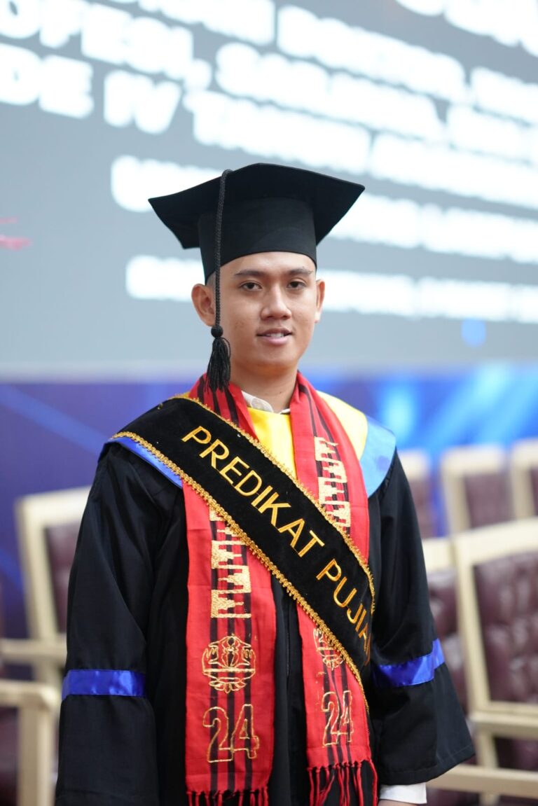 Buktikan Semangat Juang, Aldo Wijaya Mahasiswa FT Sabet Lulusan Terbaik I Tingkat Universitas