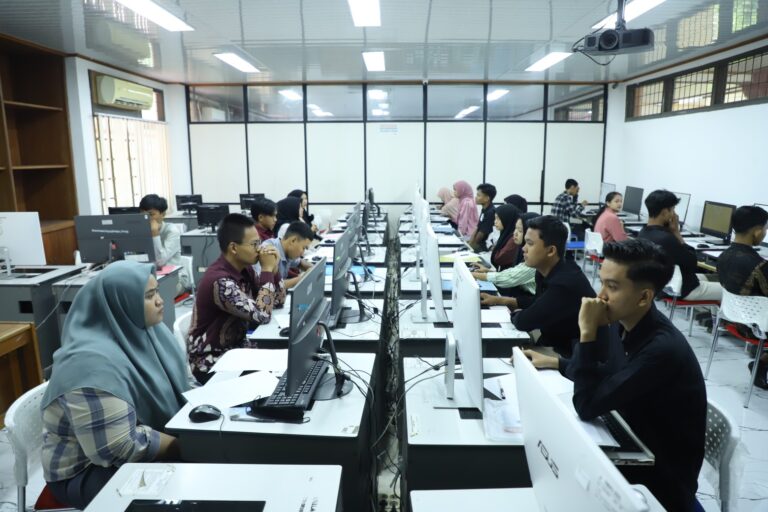 Warek Akademik dan Tim PMB Tinjau Pelaksanaan SNBT Gelombang Pertama