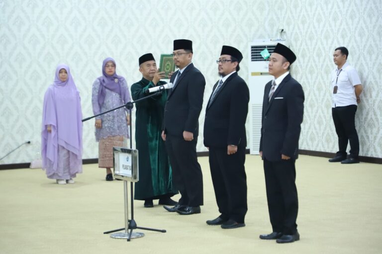 Rektor Lantik Pejabat Baru dan Sampaikan Harapan untuk Pengembangan FMIPA