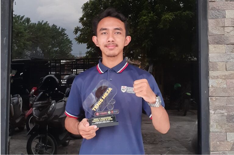 Abdurrahman Aufa Raih Juara 3 Kejuaraan Tenis Meja BEM STIE Dwi Sakti di Baturaja