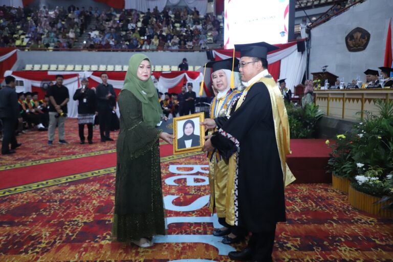 Unila Gelar Wisuda Periode V 2023/2024 dengan 754 Lulusan, Momen Haru Warnai Acara