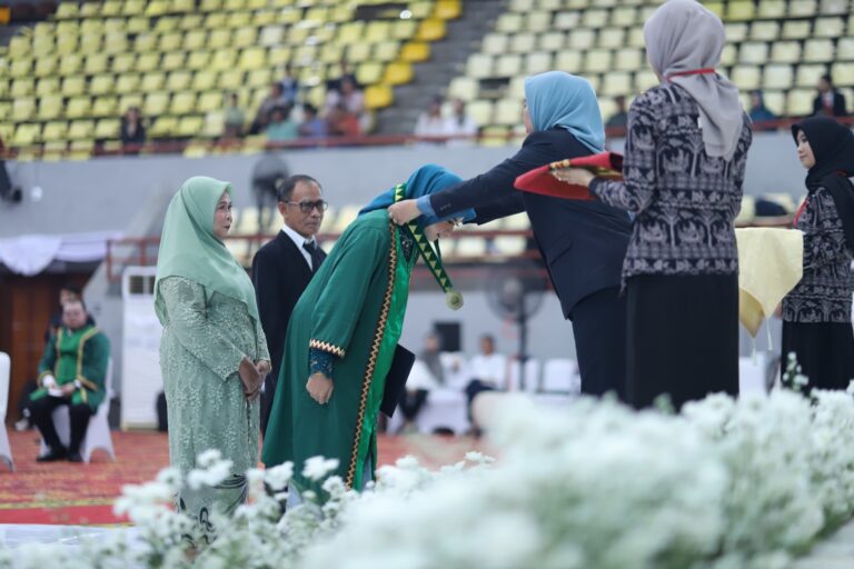 FK Gelar Prosesi Sumpah Dokter untuk 35 Dokter Baru Periode I/2024