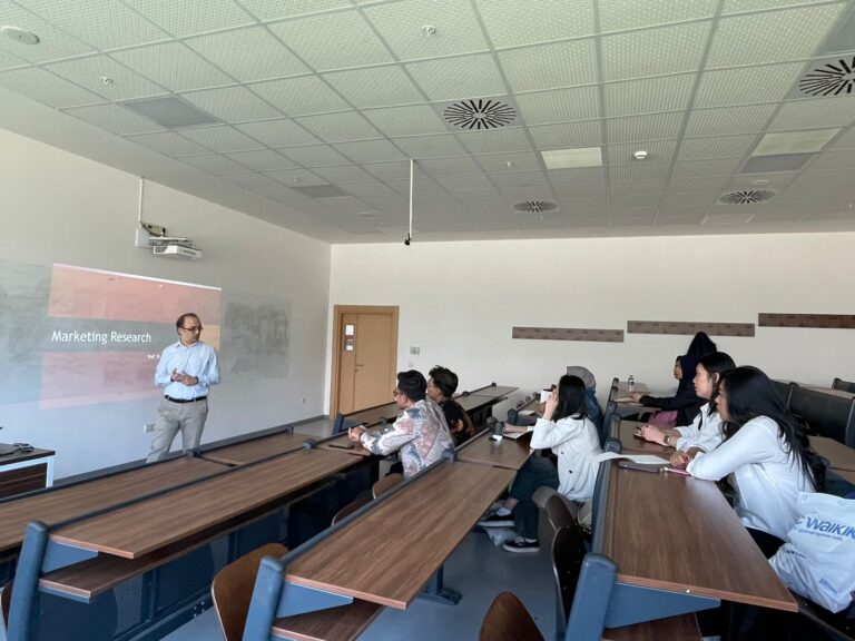 Mahasiswa FEB Ikuti Short Course Management Studies ke Turki