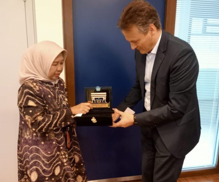 Rektor dan Warek Akademik Kunjungi FBH dan KBRI Berlin Kerja Sama Pendidikan Semikonduktor