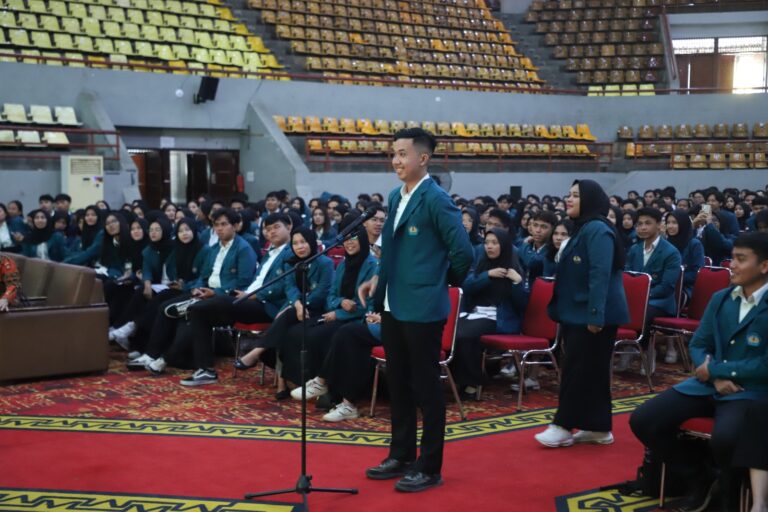 Unila Adakan Penyerahan dan Pelepasan Mahasiswa KKN Periode II 2024