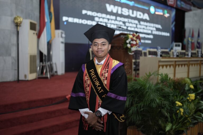 Dari Bidikmisi Menuju Kesuksesan: Kisah Inspiratif Heriyanto sebagai Wisudawan Terbaik 2