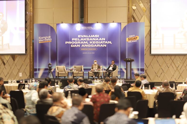 Rektor Hadiri Rapat Evaluasi Program dan Anggaran Diktiristek Semester Satu 2024