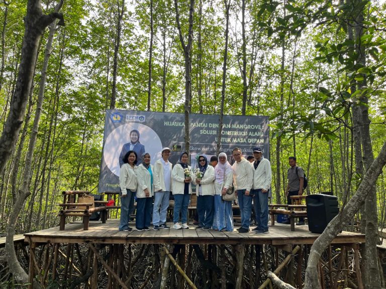 Unila Gelar Ekspedisi Replantasi Mangrove dalam Peringatan Hari Mangrove Sedunia