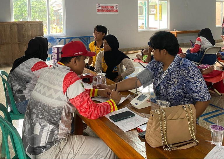 Mahasiswa KKN Berkontribusi Nyata, Gelar Donor Darah di Desa Braja Dewa