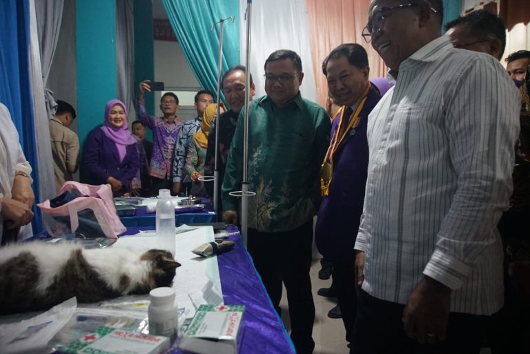 Unila Tuan Rumah Pelantikan PDHI Lampung dan Seminar Hukum Dokter Hewan